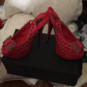 WILD DNA NEW STUDDED PATENT LEATHER SLINGBACK HEEL